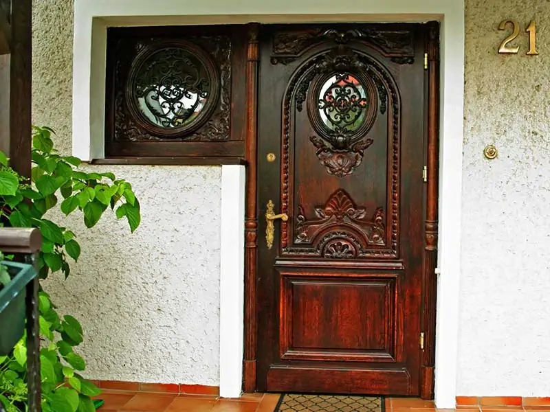 Drzwi zewnętrzne drewniane rzeźbione